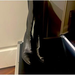 Like new knee length Nine West women’s boots. Sz 7